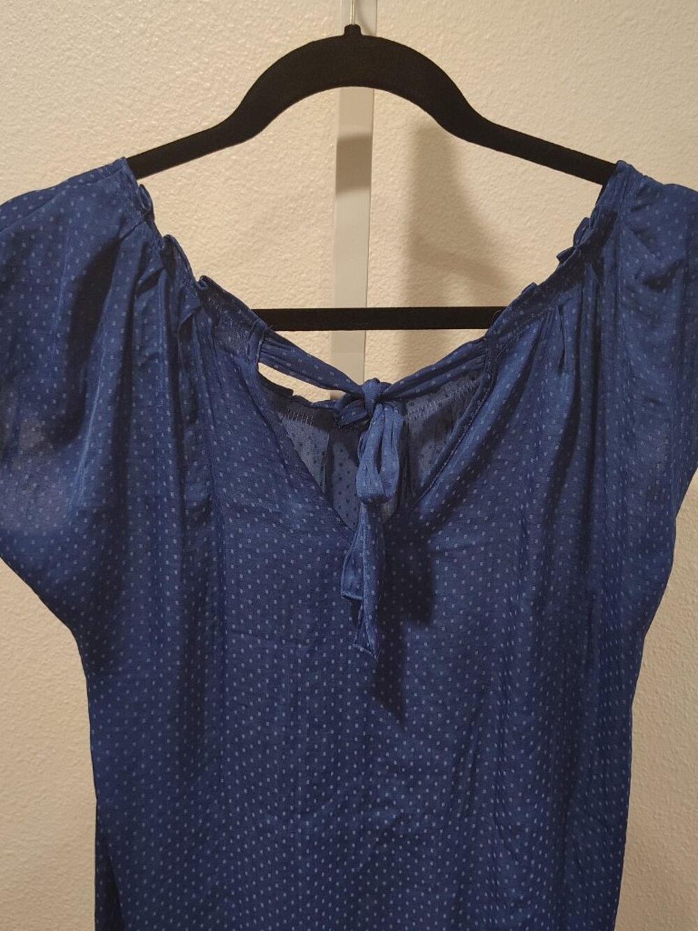 LC Lauren Conrad Women's Top Size Medium Navy Blue Pleated Polka Dots - Picture 8 of 10
